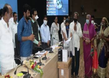 рдкрд╛рд▓рдХрдордВрддреНрд░реНрдпрд╛рдВрдХрдбреВрди рджрд┐рд╡реНрдпрд╛рдВрдЧ рдпреБрд╡рддреАрд╕ рд╕рдВрдЧрдгрдХ рд╡ рд╕рд╣рд╕рд╛рд╣рд┐рддреНрдпрд╛рдЪреА рдорджрдд