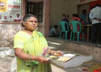निर्बंध कालावधीत झाले एक लाख ४८ हजार ५०० शिवभोजन थाळ्यांचे मोफत वितरण