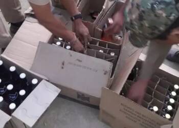 Akola: एमआयडीसीतील हॉटेलमधून दारूचा साठा जप्त