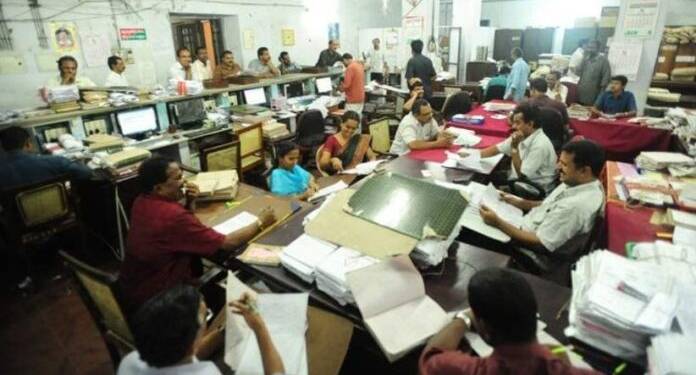 सरकारी कर्मचाऱ्यांना निवृत्तीनंतरही पाळावी लागणार बंधनं; मोदी सरकारने बदललेल्या नियमांमध्ये नेमकं काय?