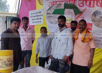 तेल्हारा- वादळी वाऱ्यासह पावसात भिजत चौथ्या दिवशी आमरण उपोषण सुरु,बंदला उस्फुर्त प्रतिसाद