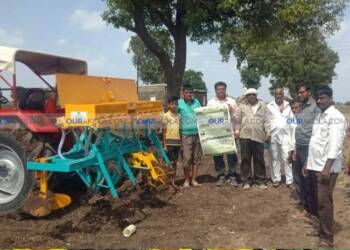 बाळापुर कृषी विभागाअंर्गत शेतकऱ्यांना मार्गदर्शन,बीबीएफ पेरणी यंत्र व बीजप्रक्रिया बाबत केले मार्गदर्शन.