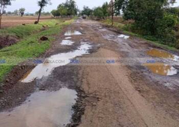 वाडी अदमपुर ते तेल्हारा रस्त्याची दुरावस्था सार्वजनिक बांधकाम विभाग, लोकप्रतिनिधीचे दुर्लक्ष