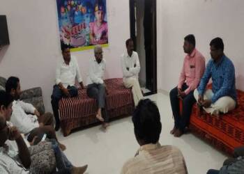 स्व.विजय मोहोड यांच्या परीवाराचे शिवसेना संपर्क प्रमुख शिरवाडकर कडून सात्वन