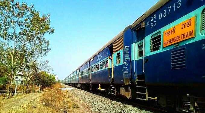 अकोला-पूर्णा-अकोला पॅसेंजर रेल्वे आज 19 जुलै आजपासून धावणार..!