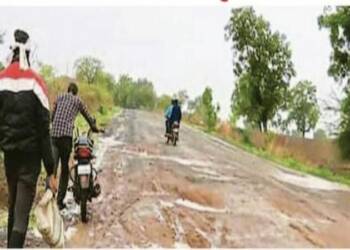 अकोला ते वाडेगाव या रस्त्यासाठी उमेश इंगळे यांचे केंद्रीय मंत्री नितिन गडकरी यांना पत्र