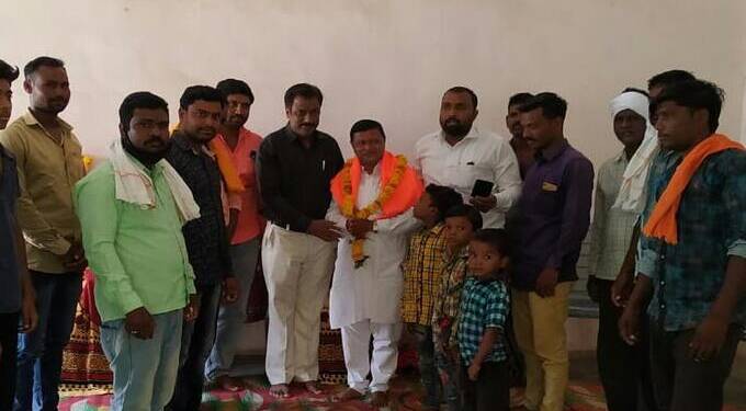 गजानन रेवस्कर यांनी वाढदिवसी  शोभाताई गोयनका कोविड केअर सेंटर अकोला यांना दिली 5 हजार रूपयांची देणगी मरणोत्तर नेत्रदानाचा केला संकल्प