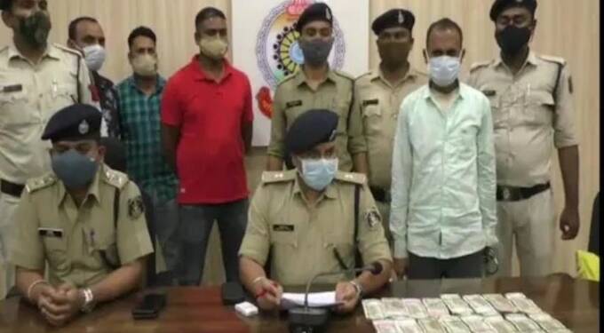 धक्कादायक! ATM कार्डद्वारे शेतकऱ्यांच्या खात्यातून ‘त्याने’ काढले तब्बल 8 लाख; असा झाला पर्दाफाश