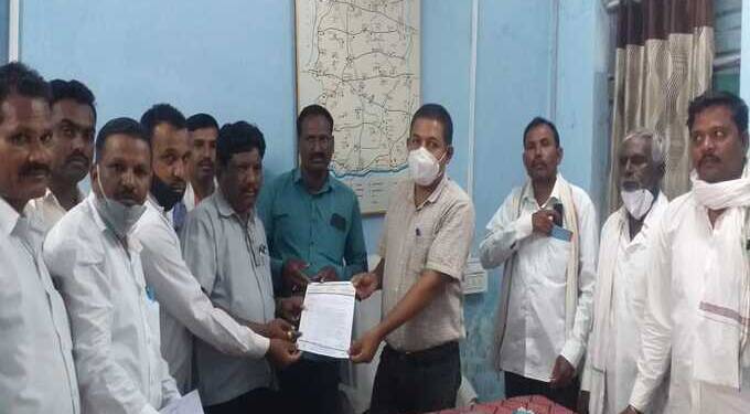 तेल्हारा तालुक्यातील गावठाण मधील पाञ घरकुल धारकांचा प्रश्न मार्गी लावा,मिराताई बोदडे यांची मागणी