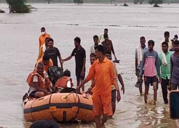 अतिवृष्टी व पुरामुळे झालेल्या नुकसानीचे 13 पथकाव्दारे पंचनामे