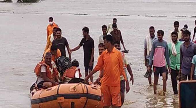 अतिवृष्टी व पुरामुळे झालेल्या नुकसानीचे 13 पथकाव्दारे पंचनामे