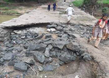 рдирд╛рдЧрдЭрд░реА рдирджреАрд╡рд░реАрд▓ рд░рдкрдЯрд╛ рдЦрдЪрд▓реНрдпрд╛рдиреЗ рд╡рд╛рдбреА рдИрд╕рд╛рдкреБрд░ рдЧрд╛рд╡рдЪрд╛ рд╕рдВрдкрд░реНрдХ рддреБрдЯрд▓рд╛,рдЬрд┐.рдк.рдмрд╛рд╝рдзрдХрд╛рдо рд╡рд┐рднрд╛рдЧрд╛рдЪреЗ рджреБрд░реНрд▓рдХреНрд╖