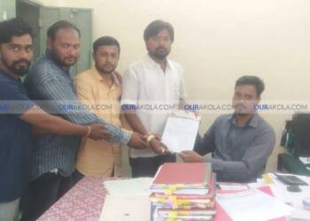 बाळापुर शहरात बाजारपेठ व चौकाचौकात शौचालय उभारावे – शुभम तिडके