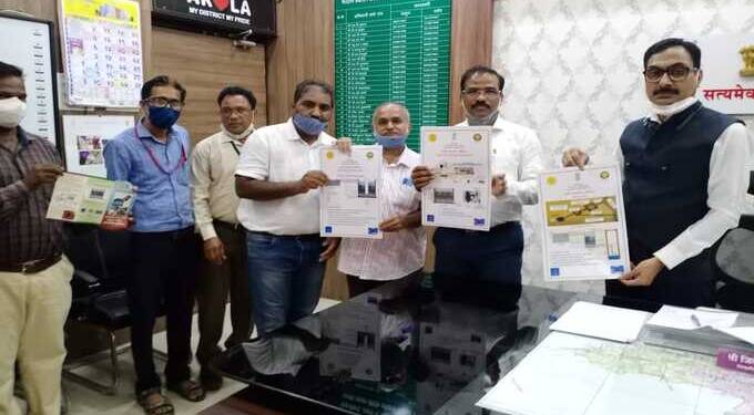 जल पुनर्भरण उपाययोजनांच्या जनजागृती पोस्टर्सचे मान्यवरांच्या हस्ते विमोचन