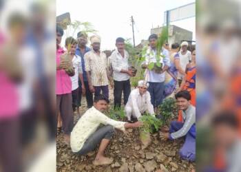 शहिद सुमेध गवई स्मारक परिसर मध्ये वृक्षलागवड