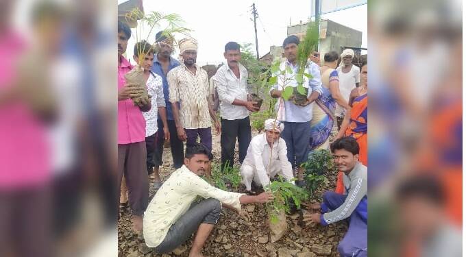 शहिद सुमेध गवई स्मारक परिसर मध्ये वृक्षलागवड