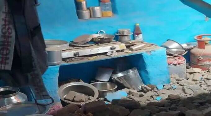 भिंत कोसळून ढिगाऱ्या खाली दबल्याने ९ वर्षीय बालकाचा मृत्यू ; ५ गंभीर जखमी