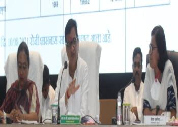 महसूल मंत्री बाळासाहेब थोरात