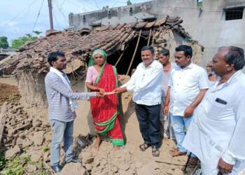 अखेर ईसापुर येथिल त्या वृध्द महीलेला मिळाले सानुग्रह अनुदान