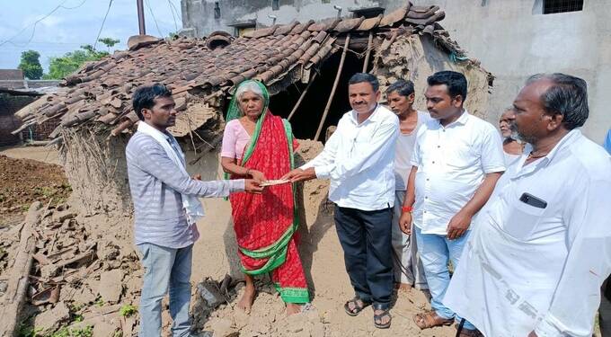 अखेर ईसापुर येथिल त्या वृध्द महीलेला मिळाले सानुग्रह अनुदान