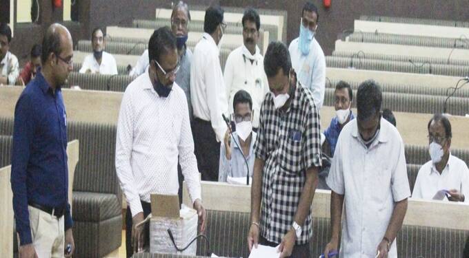 अतिवृष्टीग्रस्तांना 42 पथकाव्दारे आज सानुग्रह अनुदानाचे वाटप