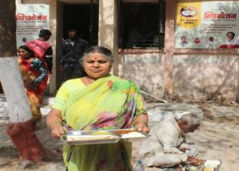 शिवभोजन थाळ्यांचे मोफत वितरण