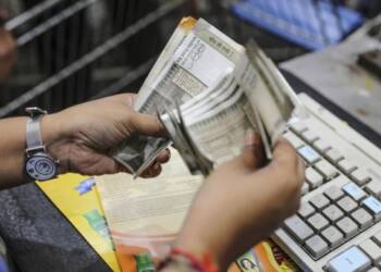 рдЖрд░реНрдерд┐рдХ рдЕрдбрдЪрдг рдЖрд╣реЗ?