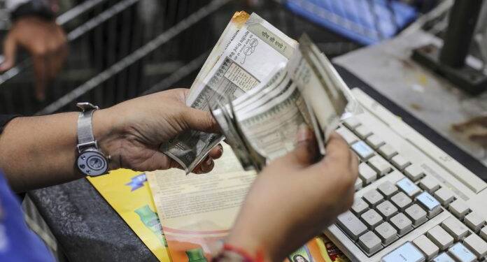 आर्थिक अडचण आहे?