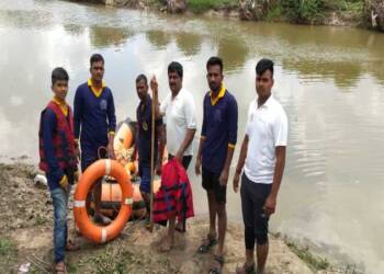 मोर्णानदीत बुडालेल्या युवकाला काढले शोधुन.