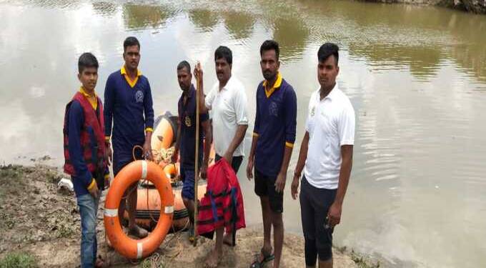 मोर्णानदीत बुडालेल्या युवकाला काढले शोधुन.