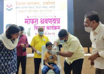 पालकमंत्री बच्चू कडू यांच्या संकल्पनेतून ३०० श्रवणयंत्राचे मोफत वितरणास प्रारंभ