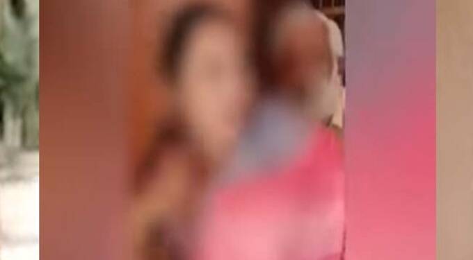 मंदिरात पुजाऱ्यासोबत महिला सापडली, गावकऱ्यांनी खोलीत बंद करून केली धुलाई
