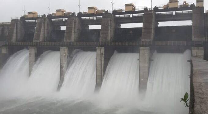 चासकमान धरण पुन्हा भरले