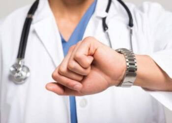 рдореГрддреНрдпреВ рдЭрд╛рд▓реНрдпрд╛рд╕ рдбреЙрдХреНрдЯрд░рдЪреЗ рдирд┐рд▓рдВрдмрди