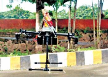 Ganesh Utsav 2021 : рдмрд╛рдкреНрдкрд╛рдВрдЪреА рдорд┐рд░рд╡рдгреВрдХ рдбреНрд░реЛрдирд╡рд░реВрди