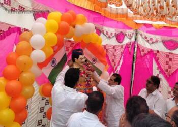 अकोल्यात नक्षलवाद्यांच्या हल्ल्यात शहीद झालेले राजकुमार श्रीवास्तव यांच्या स्मारकाचे उदघाटन
