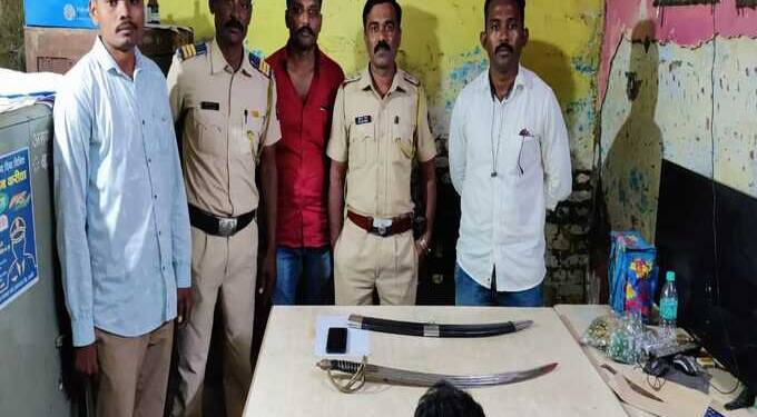 टाकळी बुद्रुक येथे तलवार जप्त दहीहांडा पोलीसांची कारवाई