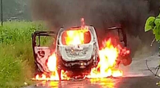 बोईसर : चालत्या वॅगनर कारने घेतला पेट, गाडी जळून खाक