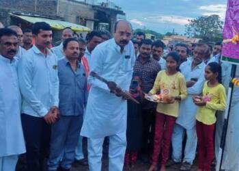 рд░рдЦрдбрд▓реЗрд▓реНрдпрд╛ рдЪреЛрд╣реЛрдЯреНрдЯрд╛ рдмрд╛рдЬрд╛рд░ рддреЗ рдХрд░рддрд╡рд╛рдбреА рд░реЗрд▓реНрд╡реЗ рд░рд╕реНрддреНрдпрд╛рдЪреЗ рдЕрдЦреЗрд░ рднреВрдорд┐рдкреВрдЬрди,рддреАрди рджрд┐рд╡рд╕рд╛рдд рдХрд╛рдо рд╕реБрд░реВ рдХрд░рдгреНрдпрд╛рдЪреА рдЖрдорджрд╛рд░ рд╕рд╛рд╡рд░рдХрд░ рдпрд╛рдВрдЪреА рддрдВрдмреА