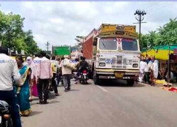 आठवडी बाजाराच्या मुद्यावर पातुरचे प्रशासन हतबल ! नागरीकांचा जिव धोक्यात.
