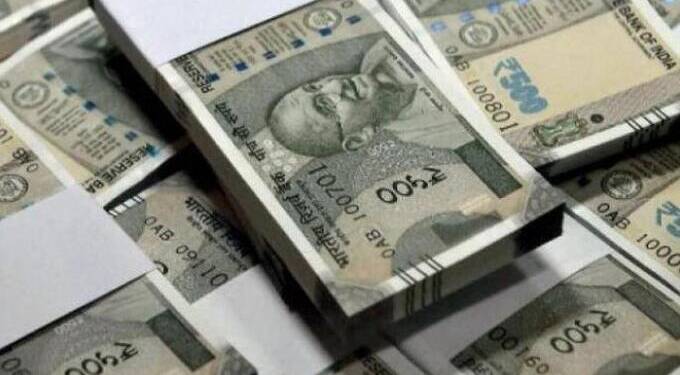 कुरिअरमधून १५ लाखांची हवाल्याची राेकड हस्तगत