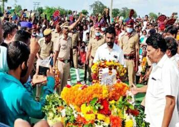 рд╢рд╣реАрдж рдЬрд╡рд╛рди рдирд┐рд▓реЗрд╢ рдзрд╛рдВрдбреЗ рдпрд╛рдВрдЪреЗ рдкрд╛рд░реНрдерд┐рд╡рд╛рд╡рд░ рд╡рд░реБрд░ рдЬрдКрд│рдХрд╛ рдпреЗрдереЗ рд╢рд╛рд╕рдХреАрдп рдЗрддрдорд╛рдорд╛рдд рдЕрдВрддреНрдпрд╕рдВрд╕реНрдХрд╛рд░