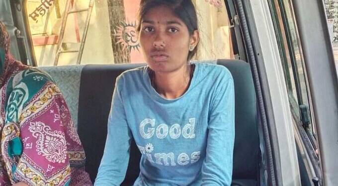 Girl-fought-with-Leopard