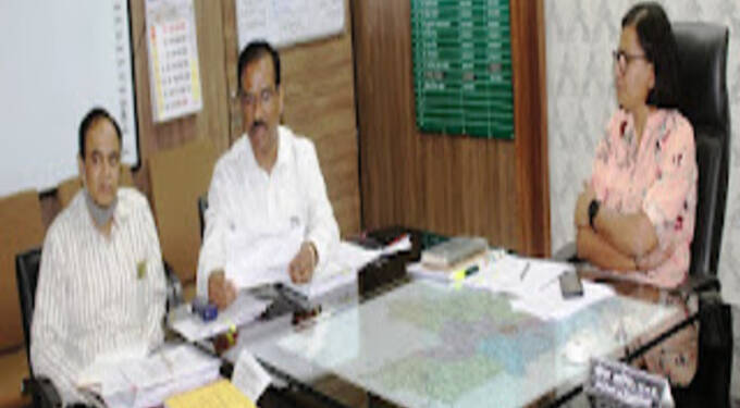 विधान परिषद स्थानिक प्राधिकारी मतदार संघ निवडणूक-२०२१: निवडणूक निर्भिड व पारदर्शकपणे पार पाडा- जिल्हाधिकारी निमा अरोरा यांचे निर्देश