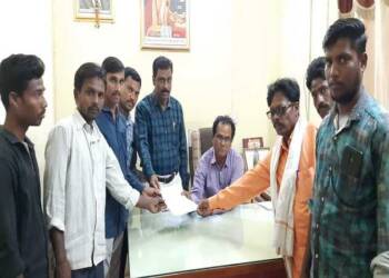 हद्दीमध्ये समाविष्ट केले , मग  सुविधा दया ! पांढरी येथील नागरिकांची तेल्हारा पालिकेकडे मागणी