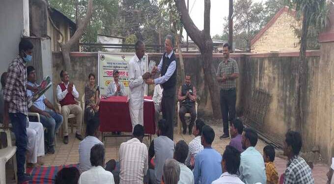 राष्ट्रीय शेतकरी दिन कार्यक्रम: शेतकऱ्यांनी पशुपालनातील नवनवीन तंत्रज्ञान अंगीकारावे- डॉ. दिघे