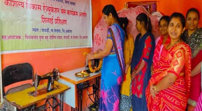 विजय दिवसा चे औचित्य साधून मोफत शिलाई मशीन प्रशिक्षण चे उदघाटन संपन्न विवेकानंद युवा बहुद्देशीय मंडळ पाथर्डी चा उपक्रम
