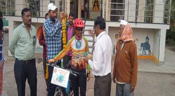 जनजागृतीसाठी एकाच वर्षात 22000 किमी सायकल स्वारी