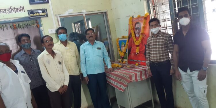 तेल्हारा नगरपरिषद येथे बाळासाहेब ठाकरे व नेताजी सुभाषचंद्र बोस यांची जयंती साजरी