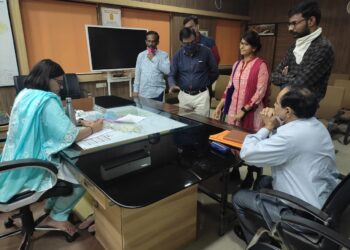 рдПрдХ рдорд╣рд┐рдиреНрдпрд╛рдЪреНрдпрд╛ рдЖрдд рддреЗрд▓реНрд╣рд╛рд░рд╛ рддреЗ рдЖрд░рд╕реВрд│ рд░рд╕реНрддрд╛ рдЪрд╛рд▓рдиреНрдпрд╛ рдпреЛрдЧреНрдп рдХрд░реВ, рдЬрд┐рд▓реНрд╣рд╛рдзрд┐рдХрд╛рд░реА рдпрд╛рдВрдиреА рдЖрдпреЛрдЬрд┐рдд рдХреЗрд▓реЗрд▓реНрдпрд╛ рдмреИрдардХреАрдд рдЕрдзрд┐рдХрд╛рд▒реНрдпрд╛рдВрдиреА рджрд┐рд▓реА рдЧреНрд╡рд╛рд╣реА!